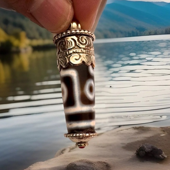 Vintage Hand Carved Floral Pattern Tibetan Akate(Dzi) Amulet Silver Pendant 12gr - Picture 7 of 9